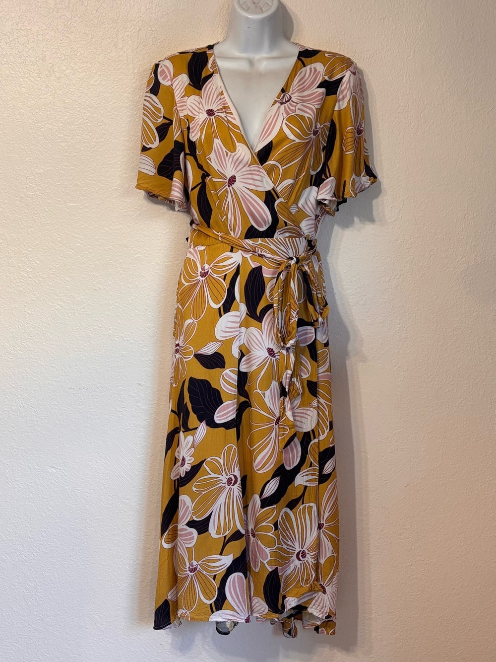 Slate & Willow Floral Wrap Midi Dress Medium